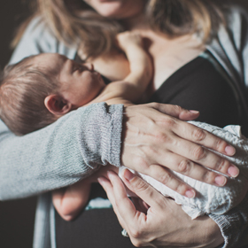 newborn lifestyle photography | ©The Paper Deer Photography | thepaperdeer.ca